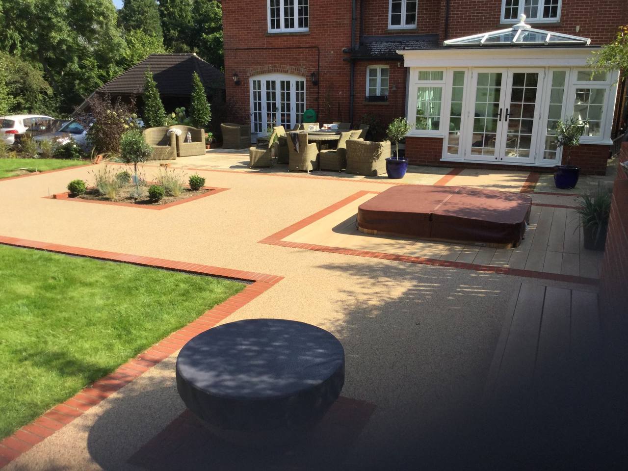 This is a photo of a resin patio installed in Norwich by Norwich Resin Driveways